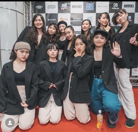 舞蹈教學（MV舞/街舞/編舞） -  參加代表台科舞社參加college high 的female組 有附上影片連結