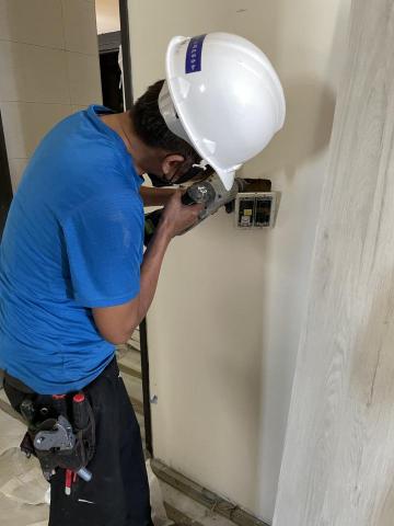 尚鋐水電工程行 - 各式開關插座配管配線安裝