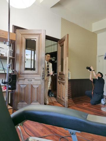 趙葦淞 - 正職的西裝品牌出外景拍攝的照片，我主要負責人物專訪和機動組。