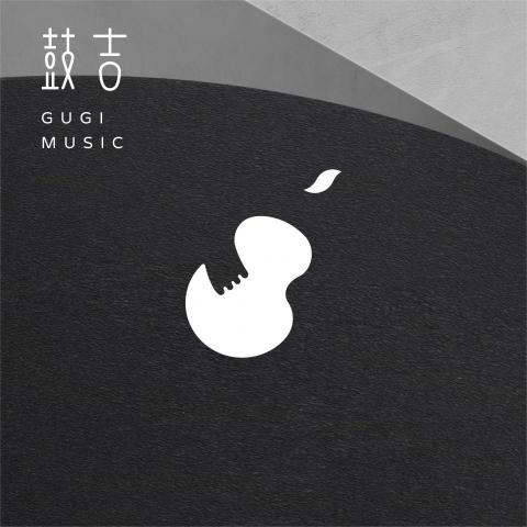 聚現 - 鼓吉音樂工作室｜品牌標誌&視覺應用
 
分享每一首歌不同的故事
高雄在地的音樂工作室，主要業務有吉他樂器買賣和駐唱表演等，希望能把音樂推廣到台灣各個角落，分享給所有人。
 
LOGO運用彈奏吉他的姿勢，以圖地反轉呈現手部彈奏的樣子，傳達鼓吉的主要業務內容外，同時也象徵了想分享音樂的理念。