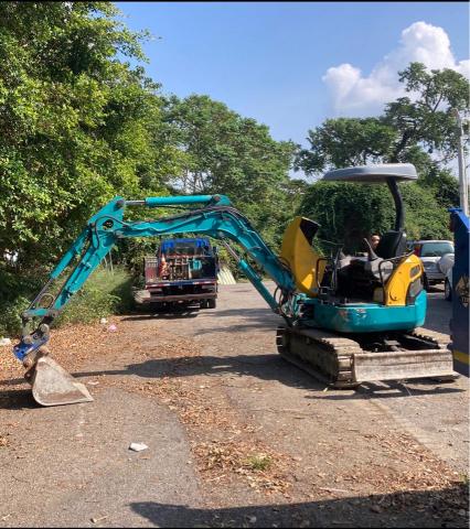 挖土機出租 橡膠履帶890kg70cm可進電梯 配合營建營造 - 小怪手作業中
