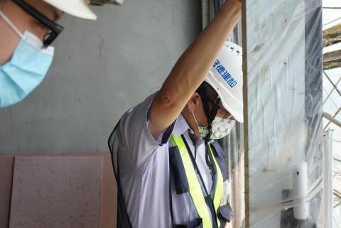 李傳威 - 冠德建設的工程部王副理
曾經的松指空軍少校分隊長
行事風格嚴謹且極度認真！
工程品質最直接的影響客戶安全
進而影響建設公司銷量與評價。