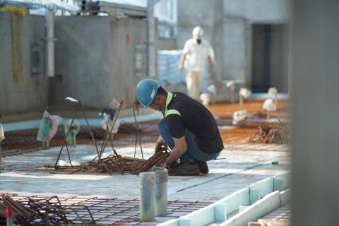 李傳威 - 告別DLSR
第一次用無反+老鏡！真香～
Sony a7m4 + Olympus om135/f2.0
200/1；f2.2；iso400