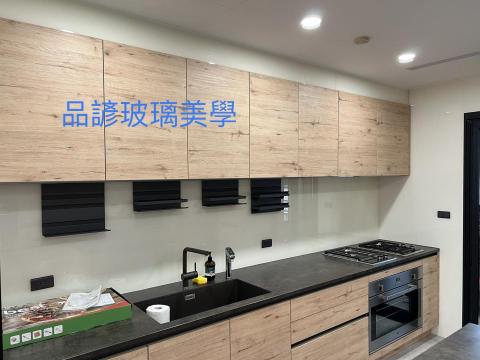 品諺玻璃美學 - 廚房奶茶色烤漆玻璃