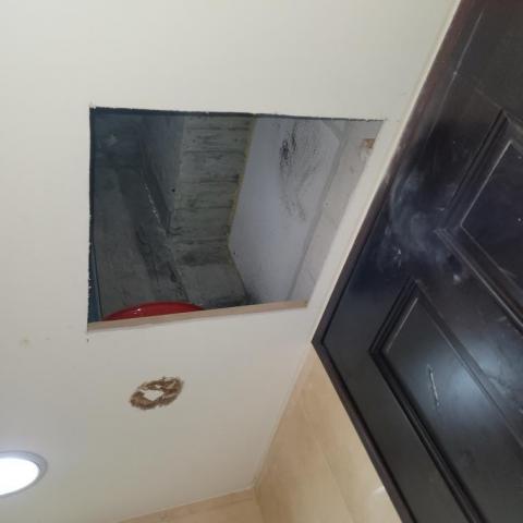 萬光福 - 開木作維修孔