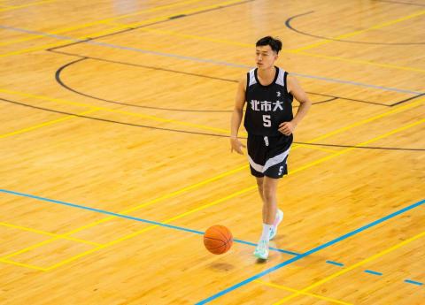 提供翻译u服務的專家曾頎翔