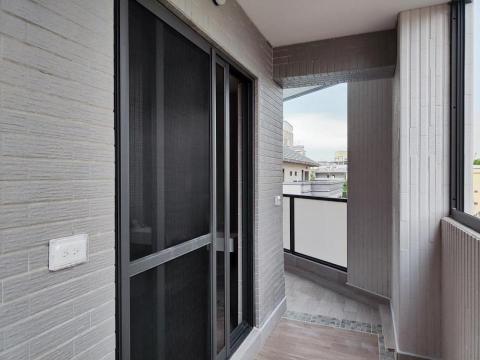 順達清潔-陳奕霖 - 牆面白水溝清除後 順達清潔-陳奕霖 - 牆面白水溝清除後