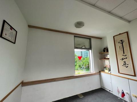 億亨工程行 - 內湖瑞光路工地。上下窗戶軌道製作施工