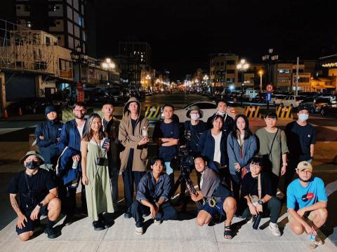 有料影像事業 - 國立東華大學國際事務處形象拍攝工作人員合照。