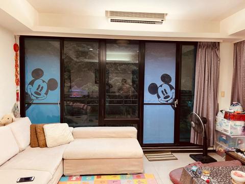 劉歡賢 - 傍晚室內