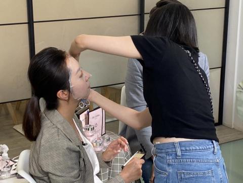 樓妍希 - 活動現場彩妝美容師