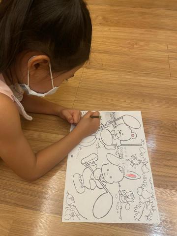 吳若瑜 - 年紀較小的孩子注意力比較不集中，利用著色讓小孩課間休息的同時也能吸收到樂理知識