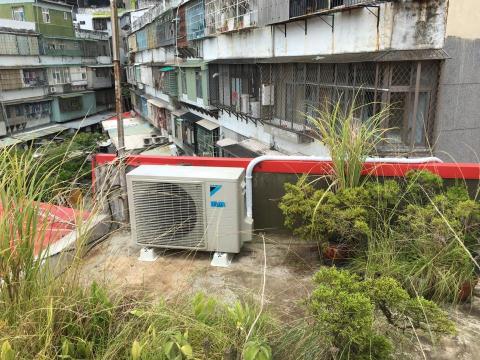 欣興冷氣工程 - 屋頂外機安裝. 管線美化防水滲入