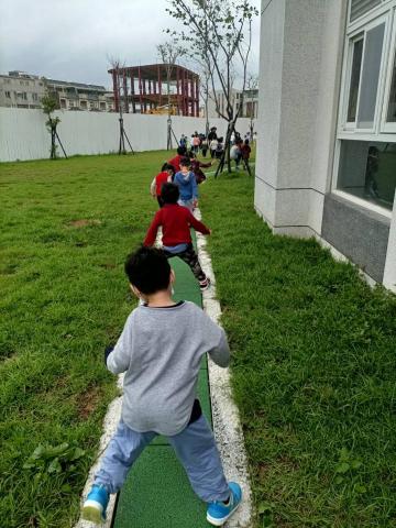 楊老師(幼兒說故事陪玩/低年級家教/正音/特殊生照顧/花藝) - 幼兒園代班