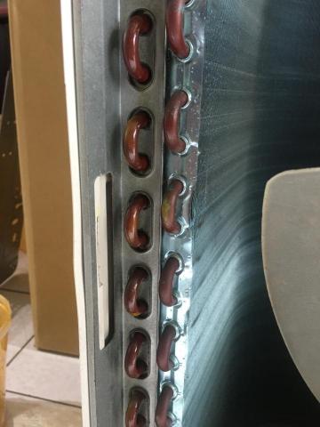 欣興冷氣工程 - 防硫對比-左✅ -右✖️