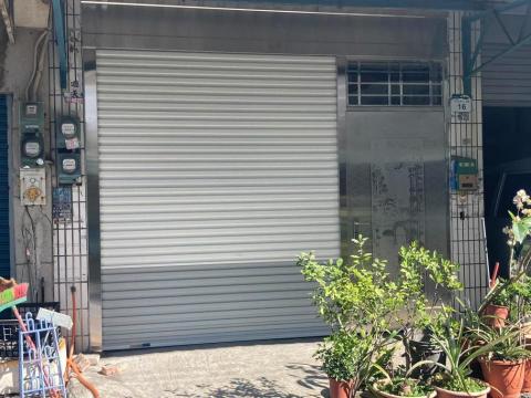 鑫昇金屬工程行 - 傳統鐵捲門 更換快速捲門+增加不鏽鋼門