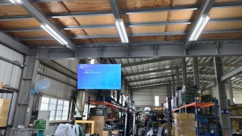 富帆電視壁掛 - 工廠H鋼懸吊施工安裝