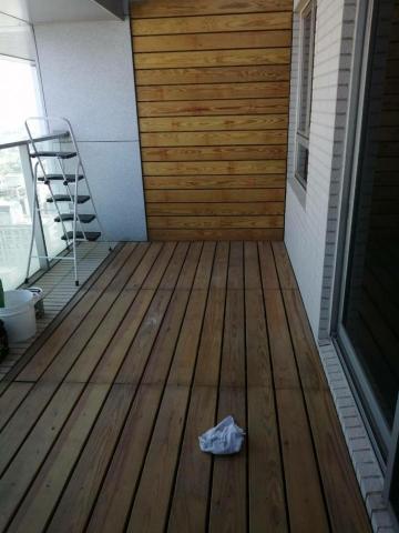 御福企業有限 - 南方松水性透明護木漆養護施工前，全面研磨一次