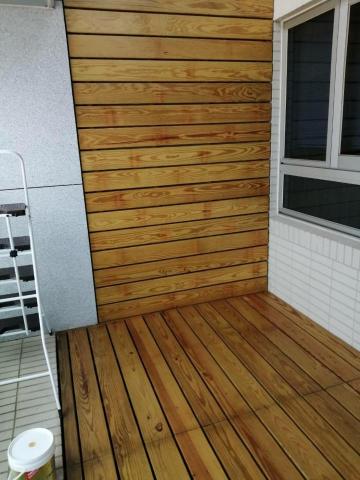 御福企業有限 - 第一次護木油上底，一個小時乾燥後。準備上二次