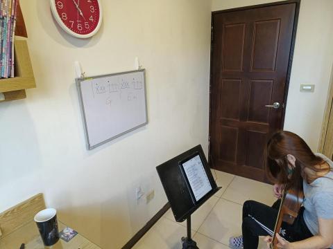 享樂音樂工作室 - 認真上課的學生 享樂音樂工作室 - 認真上課的學生