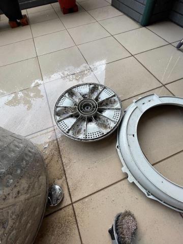 立成綜合水電空調 - 直立式洗衣機清洗前