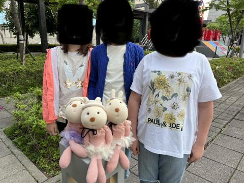 黃慧倩 - 陪伴外國小學生假日下午，並完成娃娃手作。