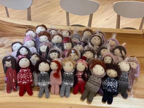 黃慧倩 - 企業包班做娃娃捐作公益