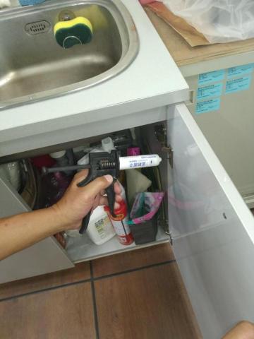 嘉澤滅鼠封堵防治工程 - 蟑螂點膠 嘉澤滅鼠封堵防治工程 - 蟑螂點膠