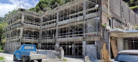 北區個人油漆空間工作室 - 舊房外牆噴塗！