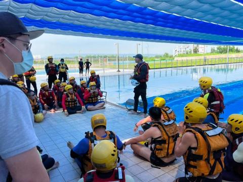 鄭育騏 - 激流訓練課程上课