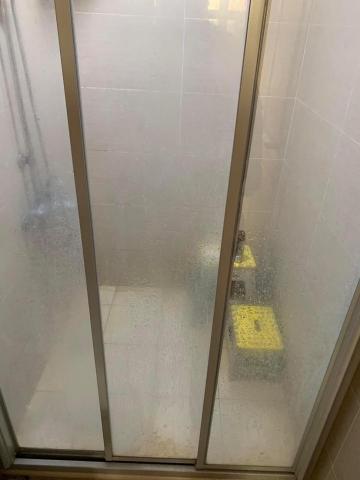 愛家居🏠 - 浴室玻璃清潔前