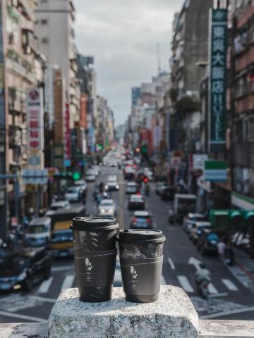 宋柏緯 - 全家與金馬合作的咖啡杯