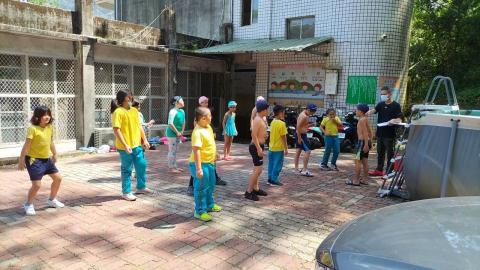 鄭育騏 - 五峰國小教學