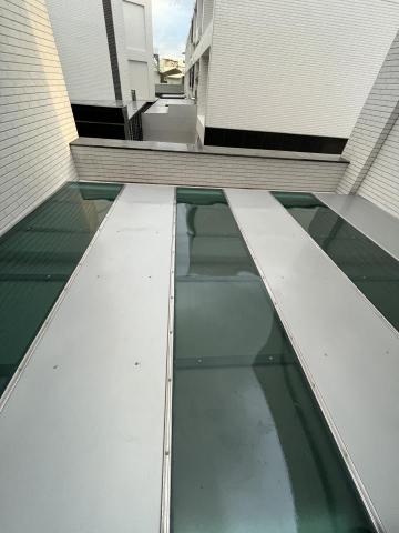 景德鋁製工程 - 考慮採光一半綠色板一半綠顆pc板