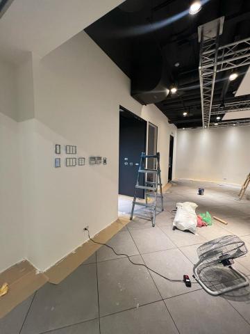 小卷油漆防水工作室 - 大型商務辦公室跳色粉刷