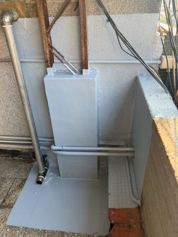 小卷油漆防水工作室 - 室內抓漏屋頂水泥補強後防水塗層二底三度