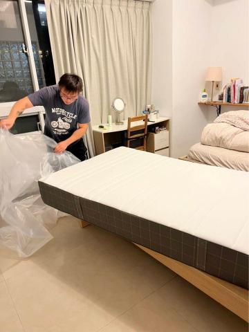 鄭耀誠 - 床墊運送過程都會使用床墊袋保護。不怕運送過程弄