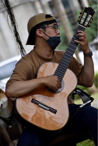 JS機場包車專業精緻服務 - 演奏古典吉他、曾就於國立台灣藝術大學音樂學系