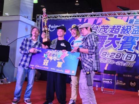 小剛老師 - 街舞教學、初級、入門、進階 皆可討論 -  小剛老師 - 街舞教學、初級、入門、進階 皆可討論 -