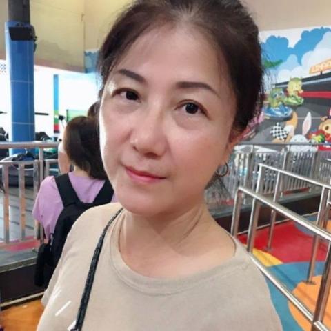 提供灌冷媒服務的專家許小姐