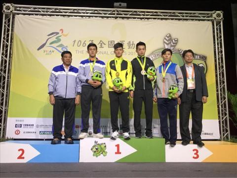 楊乃云 - 全國運動會冠軍 中間是我