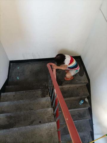 佳益家事侯建榮經理(台灣阿姨家事服務平台版主) - 公寓樓梯清潔打掃 佳益家事侯建榮經理(台灣阿姨家事服務平台版主) - 公寓樓梯清潔打掃
