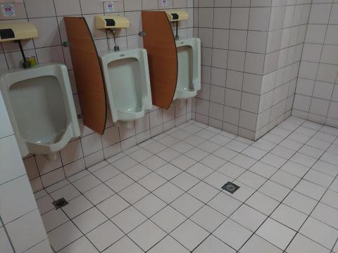 鄧先生 - 廁所消毒與清洗