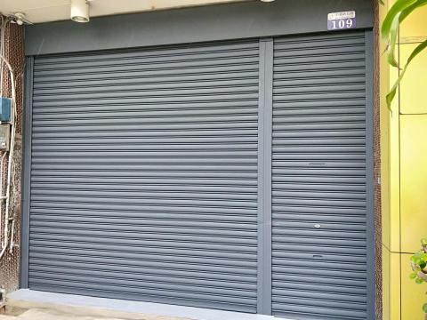 專業漆匠 - 鐵卷門油漆保養完成