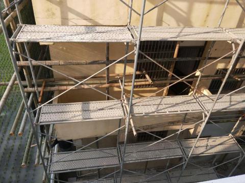 專業漆匠 - 外牆防水施工中