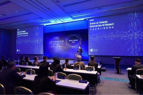 姚妤臻 - 2021Hive科技高峰會-展場美宣品設計