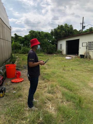 魏崇罡 - 除草劑噴灑