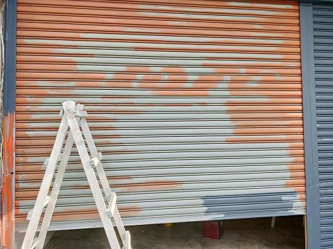 專業漆匠 - 鐵卷門除鏽油漆