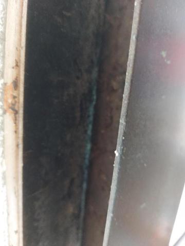 Nana居家清潔 - 廚房窗戶拆下的窗框&hellip;全是陳年的炒菜油垢厚到須要先拿刮刀先把油垢刮起再除油清潔。
這個&hellip;真的要職業級的專業清潔人員才能清潔，不是&hellip;一般人可以清潔的