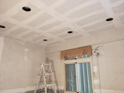 專業漆匠 - 裝潢補土施工中